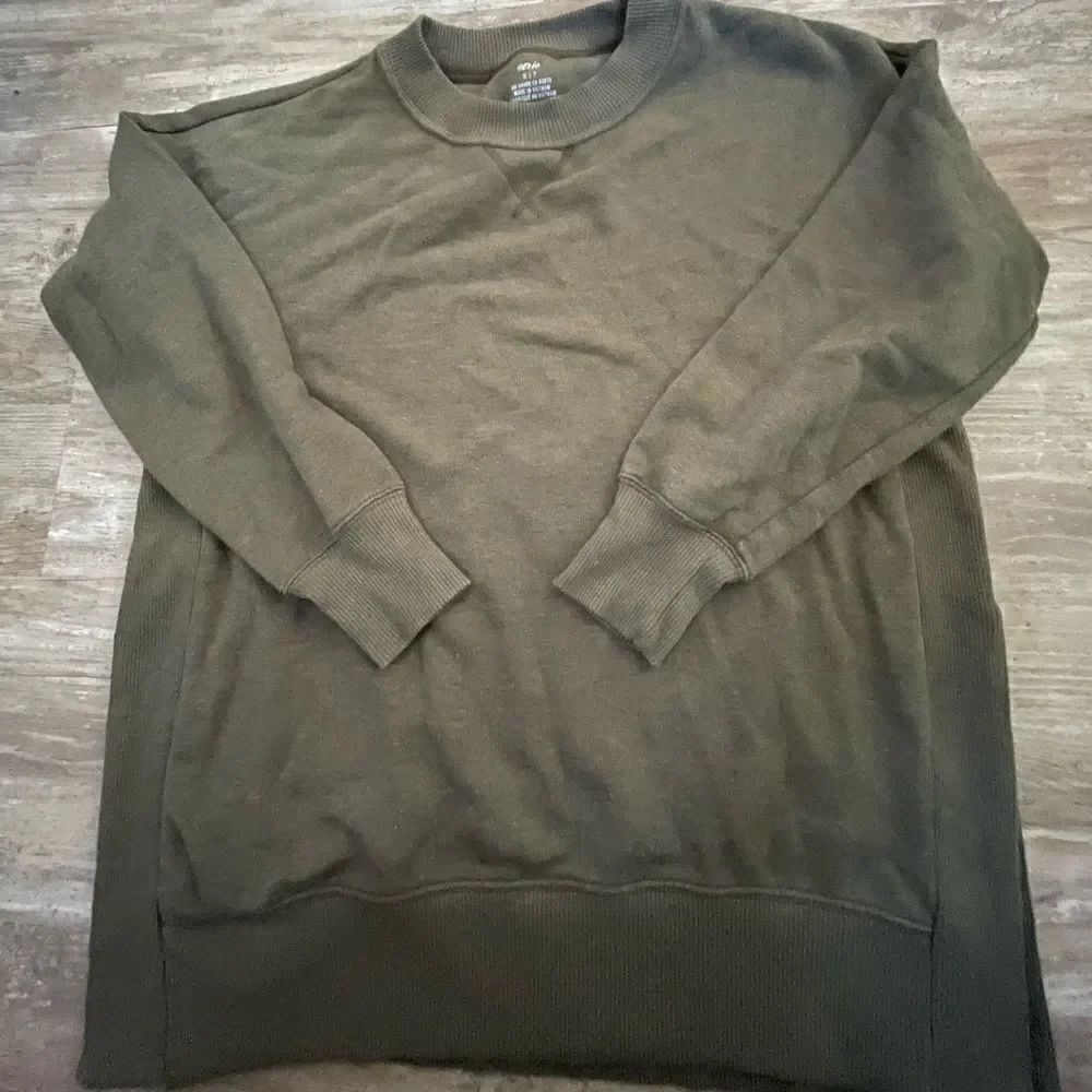 AERIE OVER SIZED Military Green Fuzzy Pullover with side  extra panel sz S